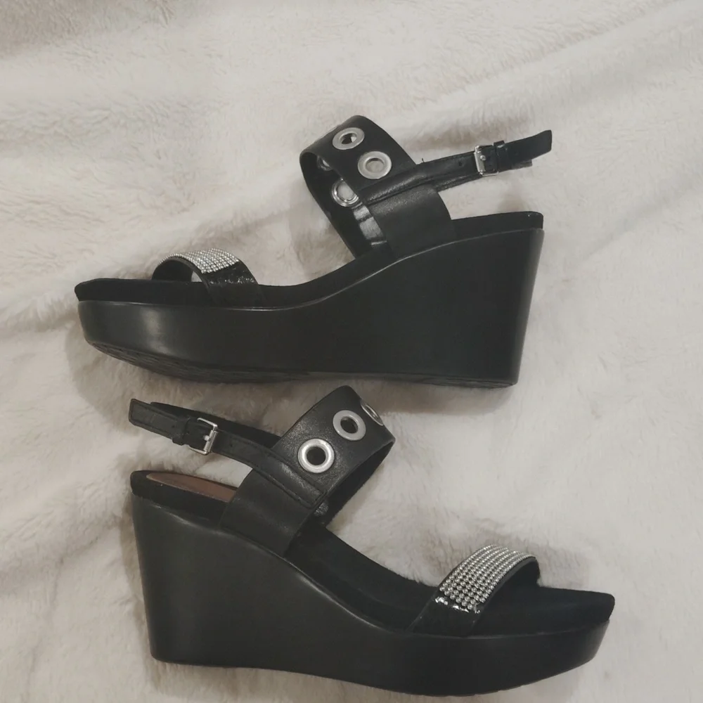 Donald J Pliner Wedge Heel Sandals - Picture 4 of 6